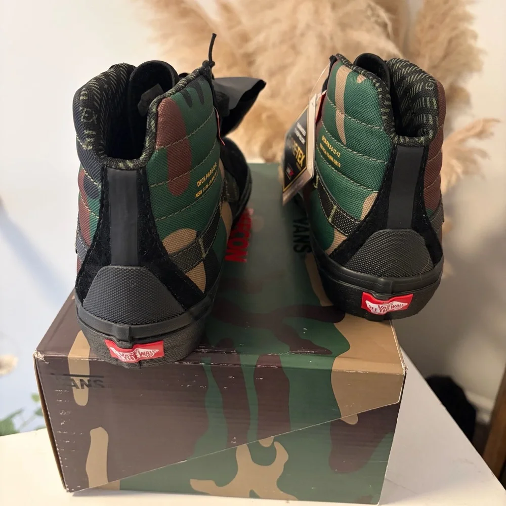 DEFCON Vans Sk8-Hi Notchback Gore-Tex - NWT - Picture 2 of 8